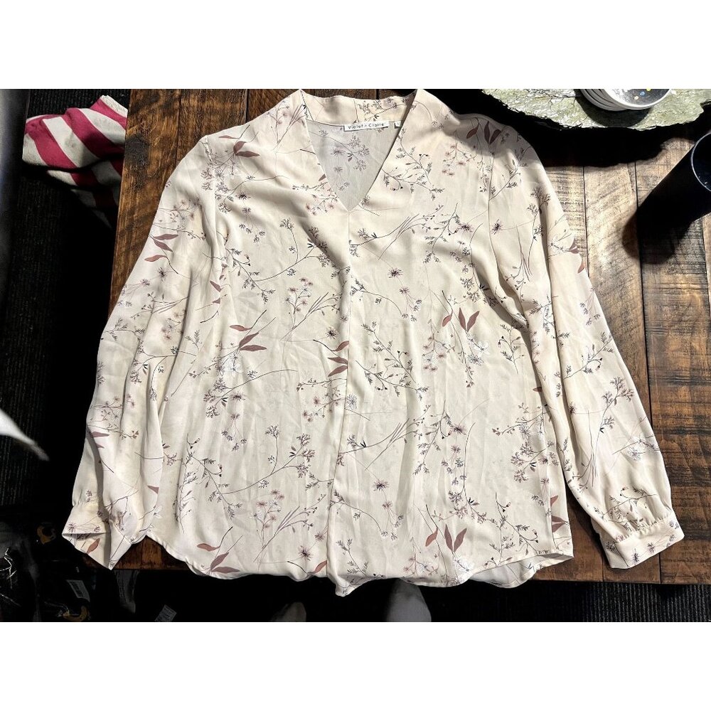 Violet + Claire Woman’s, Mauve floral, v-neck , 3/4 sleeve blouse, Large